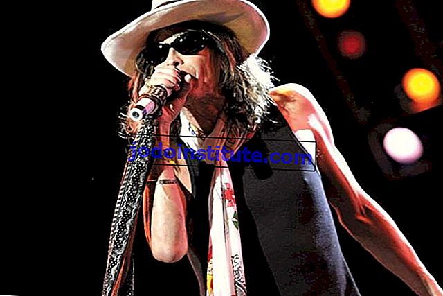 Steven Tyler, Aerosmith ile performans sergiledi, 2001.