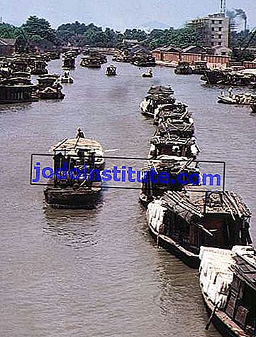 Kargo mavna Suzhou, Jiangsu Eyaleti, Çin, Grand Canal üzerinde.