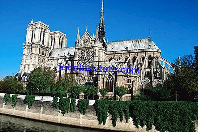 Nhà thờ Đức Bà Paris, Pháp.