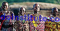 Kenya. Kenyanska kvinnor i traditionella kläder. Kenya, östra Afrika