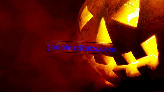 Pelajari bagaimana ukiran labu menjadi tradisi Halloween yang dipalsukan oleh akar Katolik Roma dan Celtic